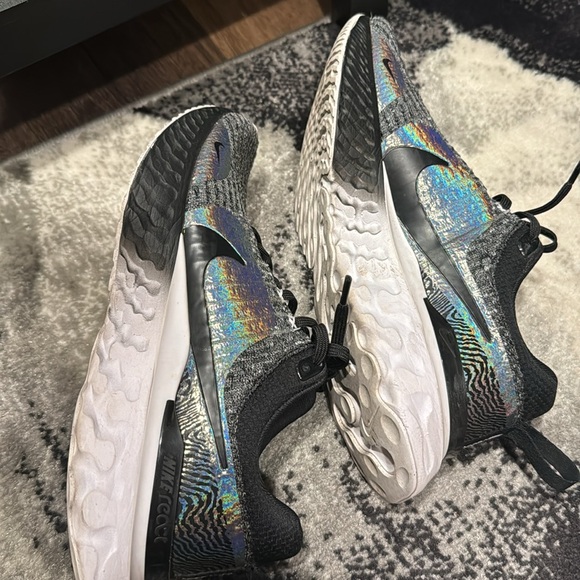 Women’s Nike React Infinity Run Size 8
Black with a holographic design - Picture 5 of 9